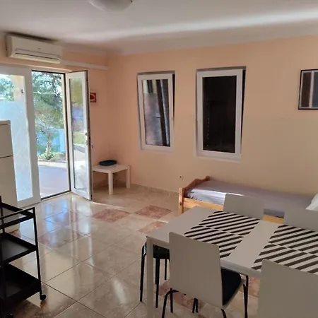 Apartments Var * סבטה נדלייה